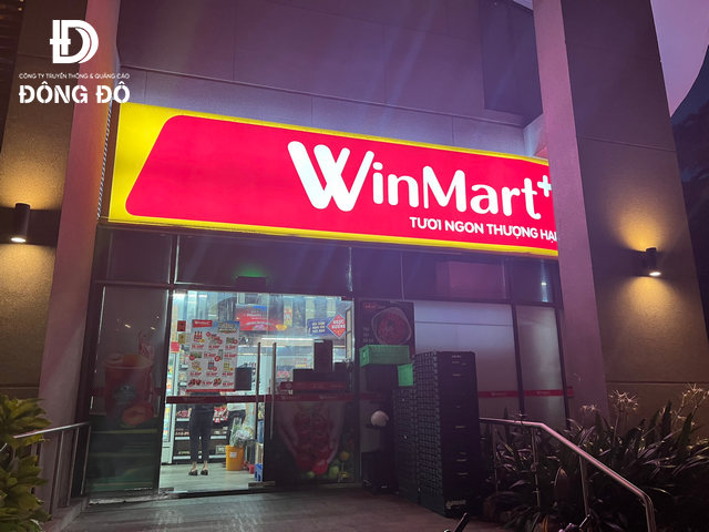 Biển quảng cáo hộp đèn tại cửa hàng WinMart
