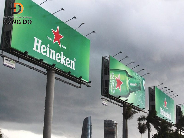 Biển quảng cáo OOH của Heineken dọc khắp tuyến đường