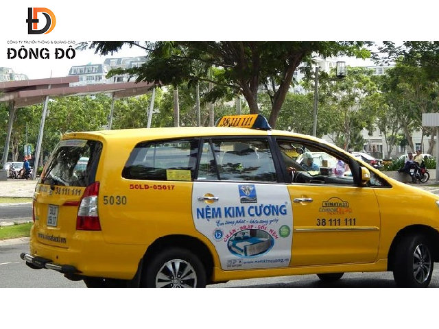 Mẫu decal dán xe taxi quảng cáo nệm