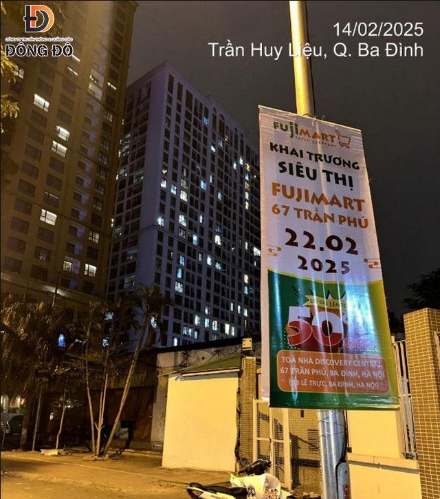 Treo băng rôn dọc tại Trần Huy Liệu, Ba Đình, Hà Nội
