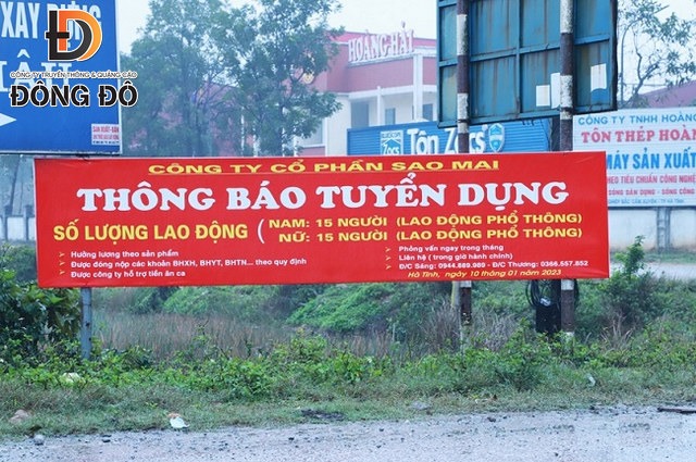 Băng rôn thông báo tuyển dụng