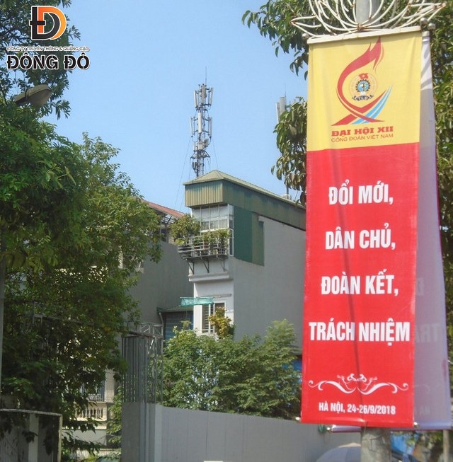 Băng rôn khẩu hiệu của đại hội XII