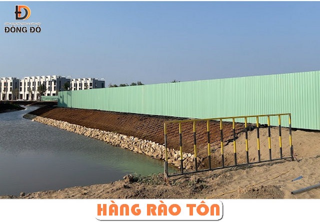 Hàng rào tôn công trường màu xanh ngọc