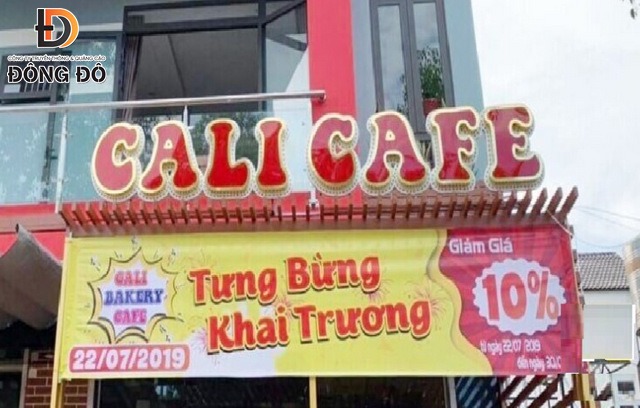 Mẫu băng rôn khai trương quán Cali café màu vàng đỏ thu hút