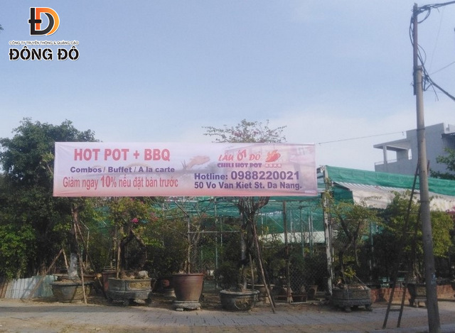 Treo băng rôn quảng cáo tại khu vực đông dân cư ở Đà Nẵng