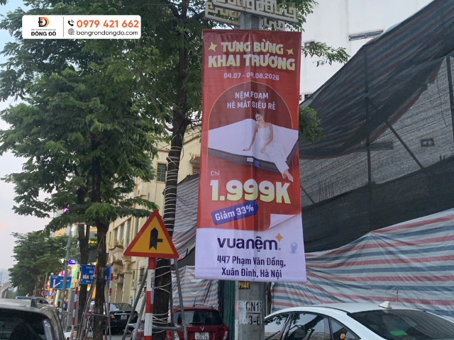 Treo băng rôn sale off 33% tại Vua Nệm