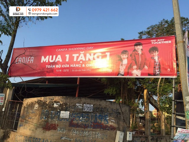 Treo băng rôn sale off mua 1 tặng 1 Canifa